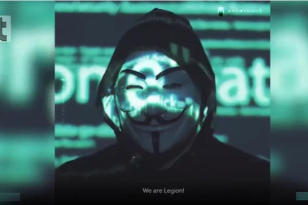Anonymous, chi c'è dietro la cyberguerra contro la Russia