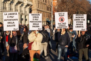 Manifestazione in Piazza San Giovanni contro il vaccino Covid-19, Green Pass e obbligo vaccinale per gli over 50 imposto dal governo italiano, 15 gennaio 2022