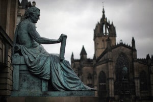 Statua di David Hume a Edimburgo