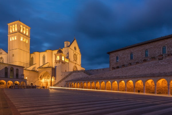 Basilica di San Francesco d'Assisi: struttura e descrizione