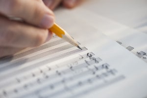 Come si compila la scheda di analisi di un brano musicale?