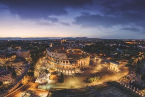 Il Colosseo o Anfiteatro Flavio è il simbolo della Capitale d'Italia, Roma