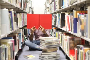 Prendere voti alti alla maturità senza morire sui libri si può fare: basta organizzare bene il metodo di studio