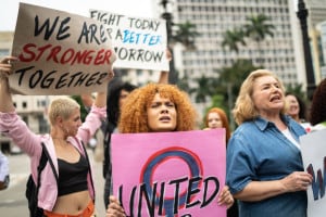 Donne manifestano per la parità dei diritti