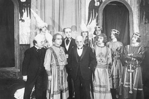 Luigi Pirandello a teatro con la sua compagnia di attori