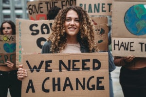 Una manifestazione di giovani contro il cambiamento climatico