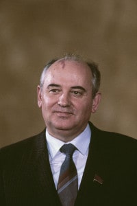 Il politico russo Mikhail Gorbachev, membro del Politburo, a Londra per una visita ufficiale, dicembre 1984
