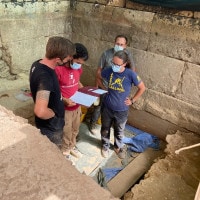 Squadra di archeologi al lavoro