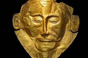 La maschera di Agamennone scoperta a Micene nel 1876 da Heinrich Schliemann. E' una maschera funeraria d'oro trovata sul volto di un corpo situato in un pozzo funerario