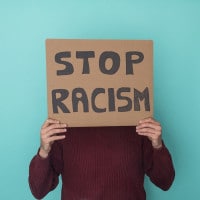 Tema su razzismo e immigrazione. Traccia per un tema argomentativo