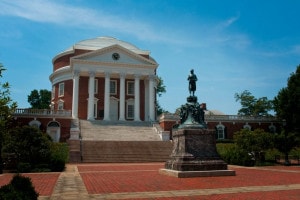 Rotonda dell'Università della Virginia e statua di Thomas Jefferson