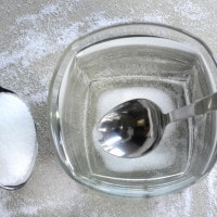 Come separare il sale dall'acqua: esperimento di chimica