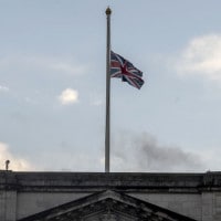 Morte Regina Elisabetta II: la Union Jack