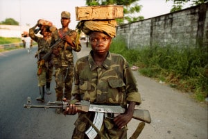 Un bambino soldato in Ruanda
