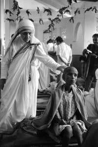 Madre Teresa e i poveri a Calcutta (India), 1979