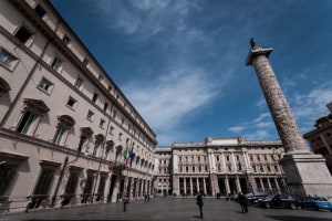 il Governo italiano ha sede a palazzo Chigi, a Roma