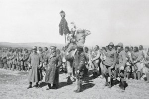 Gabriele d'Annunzio a Fiume durante un'ispezione alle truppe italiane