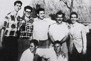 Il leader della guerriglia Fidel Castro con un gruppo di compagni a Los Palos (Avana), luglio 1953, durante la preparazione dell'attacco alla caserma Moncada