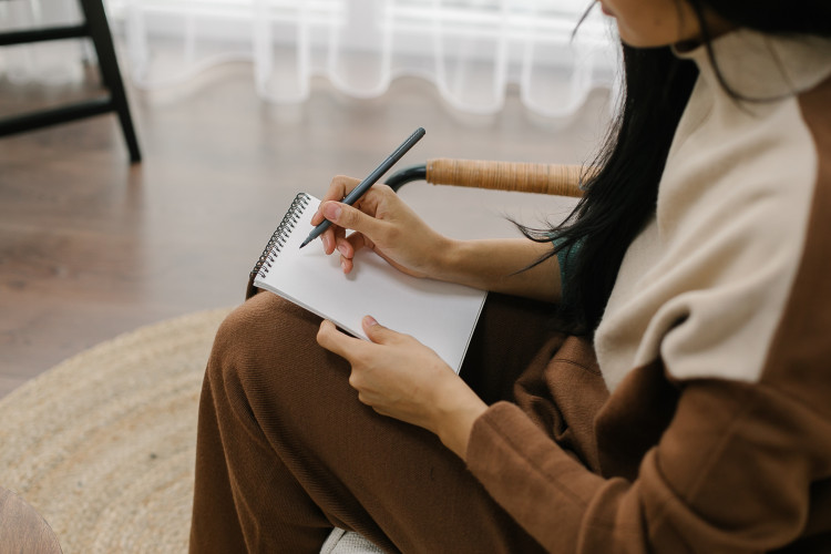 Tema sulle donne nella letteratura medievale