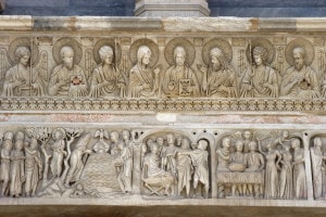 Particolare degli intagli sopra la porta del Battistero di San Giovanni