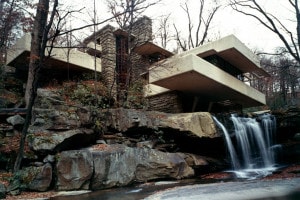 La casa sulla cascata - Fallingwater house - è un'opera di Frank Lloyd Wright 