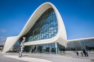 Centro culturale Heydar Aliyev, in Azerbaigian, progettato da Zaha Hadid