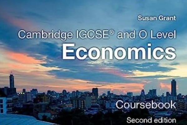 Cambridge IGCSE® and O Level Economics Coursebook [Lingua inglese]