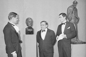 Da sinistra: Nelson Rockefeller, sindaco di New York La Guardia e il direttore del MoMA Alfred H. Barr Jr.