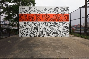 Crack Is Wack (1986): Murale di Keith Haring contro l'uso della droga. Si trova vicino all'Harlem River Drive a East Harlem (New York)