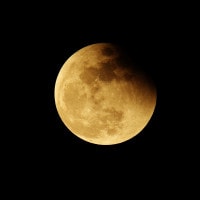Eclissi lunare: cos’è, cosa succede e come vederla