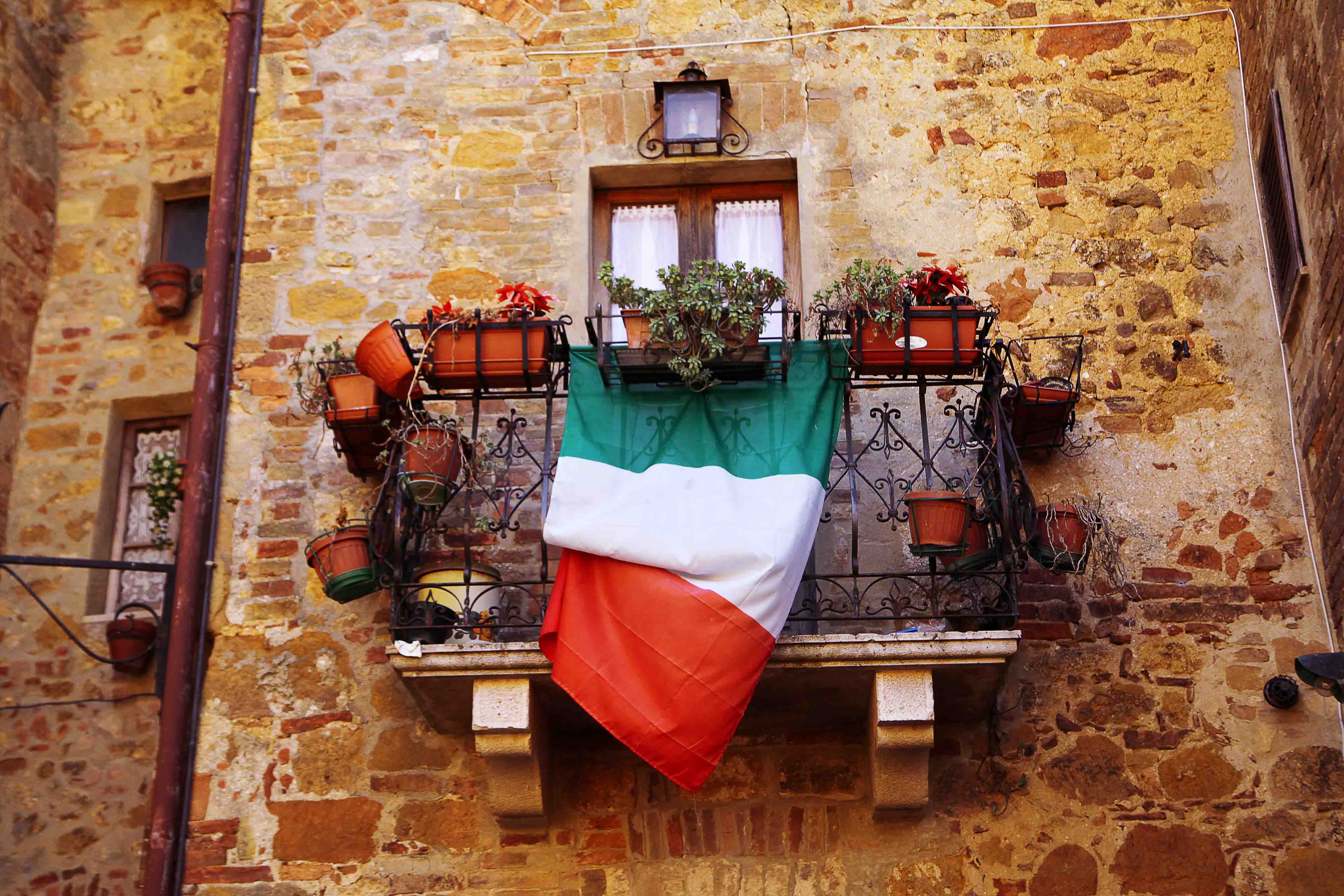 Perché la bandiera italiana è bianca, rossa e verde?