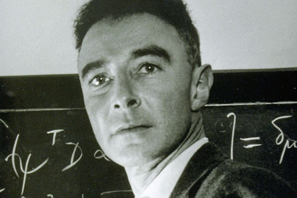 Robert Oppenheimer e il Progetto Manhattan: la vera storia della bomba atomica