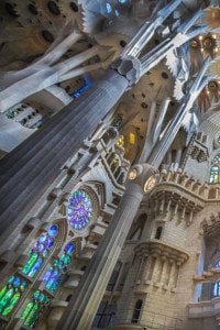 L'interno della Sagrada Família.