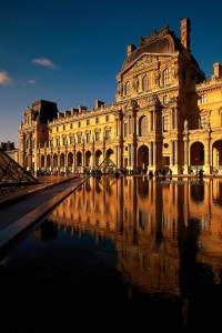 Il Museo del Louvre,  tra i più importanti musei al mondo, situato a Parigi