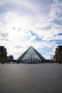 La piramide del Louvre, simbolo del museo