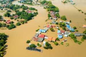 Foto del disastro naturale e inondazione in Thailandia.