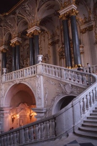 La grande scalinata del Museo dell'Ermitage