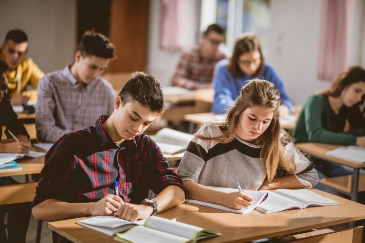 Possibili tracce maturità 2025: anniversari e temi per la prima prova dell'esame di Stato