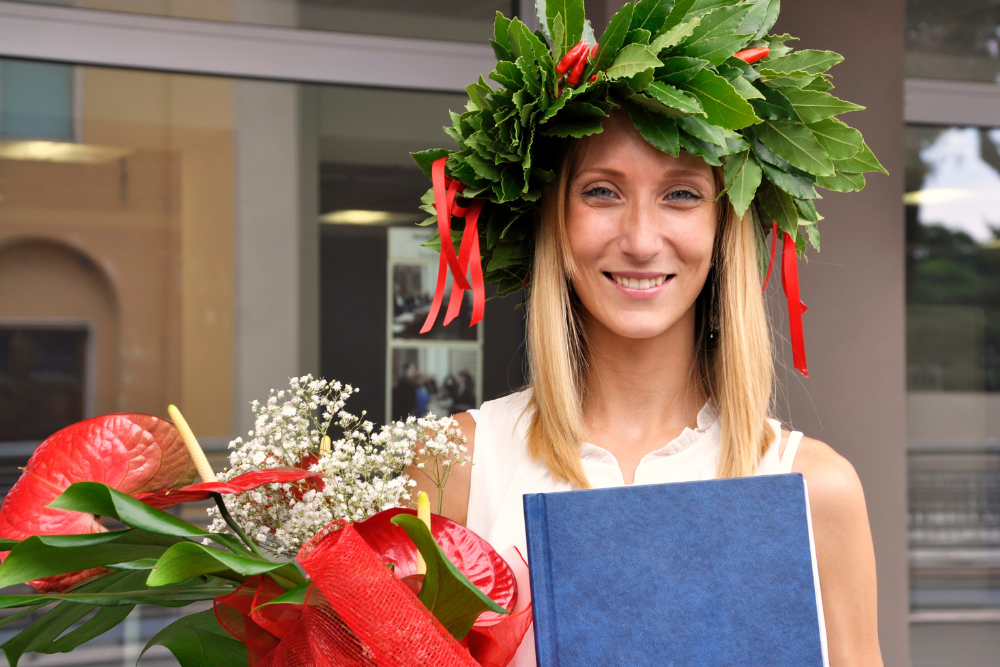 YFN Collana Di Laurea In Argento 925 Con Ciondolo Libro E Cuore - Regalo Per Laureata, Studentessa O Amante Della Lettura - Gioiello Significativo